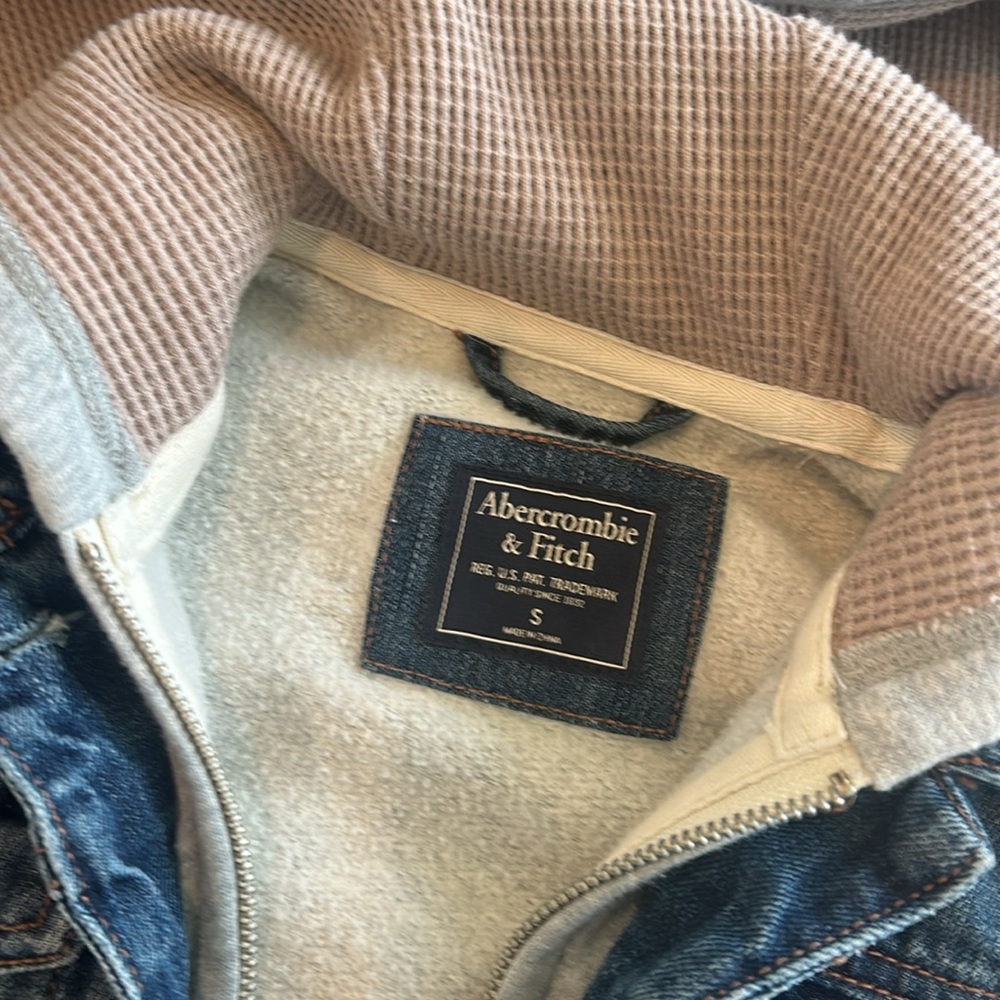 Abercrombie & Fitch Jean jacket with hoodie attached | size small - Picture 2 of 4